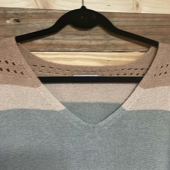Royal + Reese size XL Striped Gray, White, and Tan V-Neck Lightweight Sweater - Picture 6 of 8